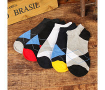 今夏必buy！潮流襪子新風尚，穿出你的個性態度